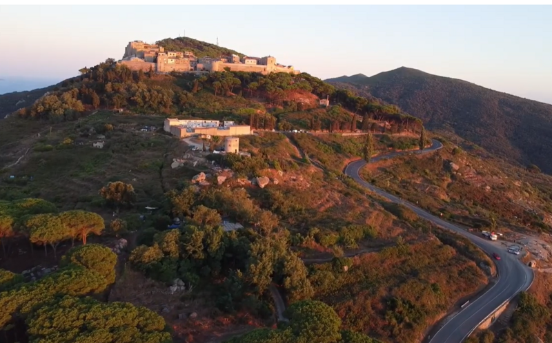 Datei:Giglio Castello.png