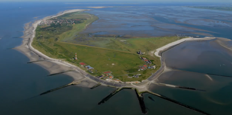 Datei:Wangerooge aus der Luft.png