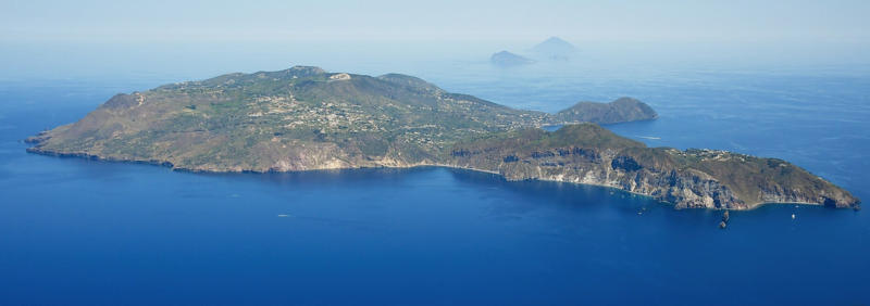 Datei:Lipari aus der Luft.png